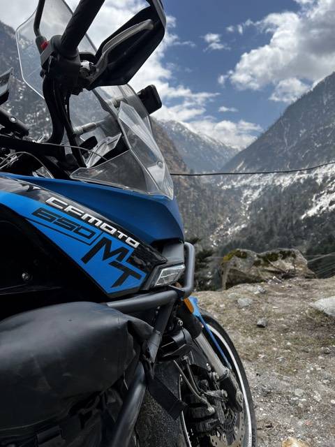 The first proper look at the Himalaya, over the screen.